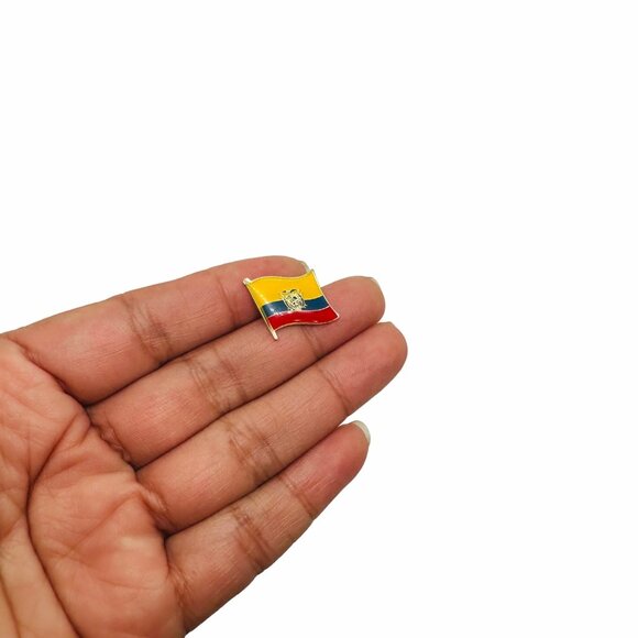 ⭐Ecuadorian Flag Enamel Pin Yellow Blue Red Gold Broch Patriotic National Emblem - Picture 2 of 6
